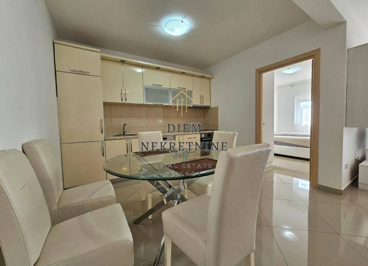 Rent, one bedroom apartment, 67m², Centar, Bar