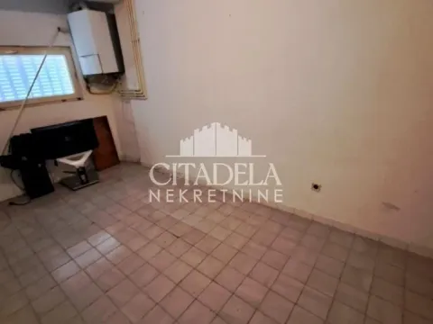 Rent, house, 200m², Čukarica, Beograd - image 3