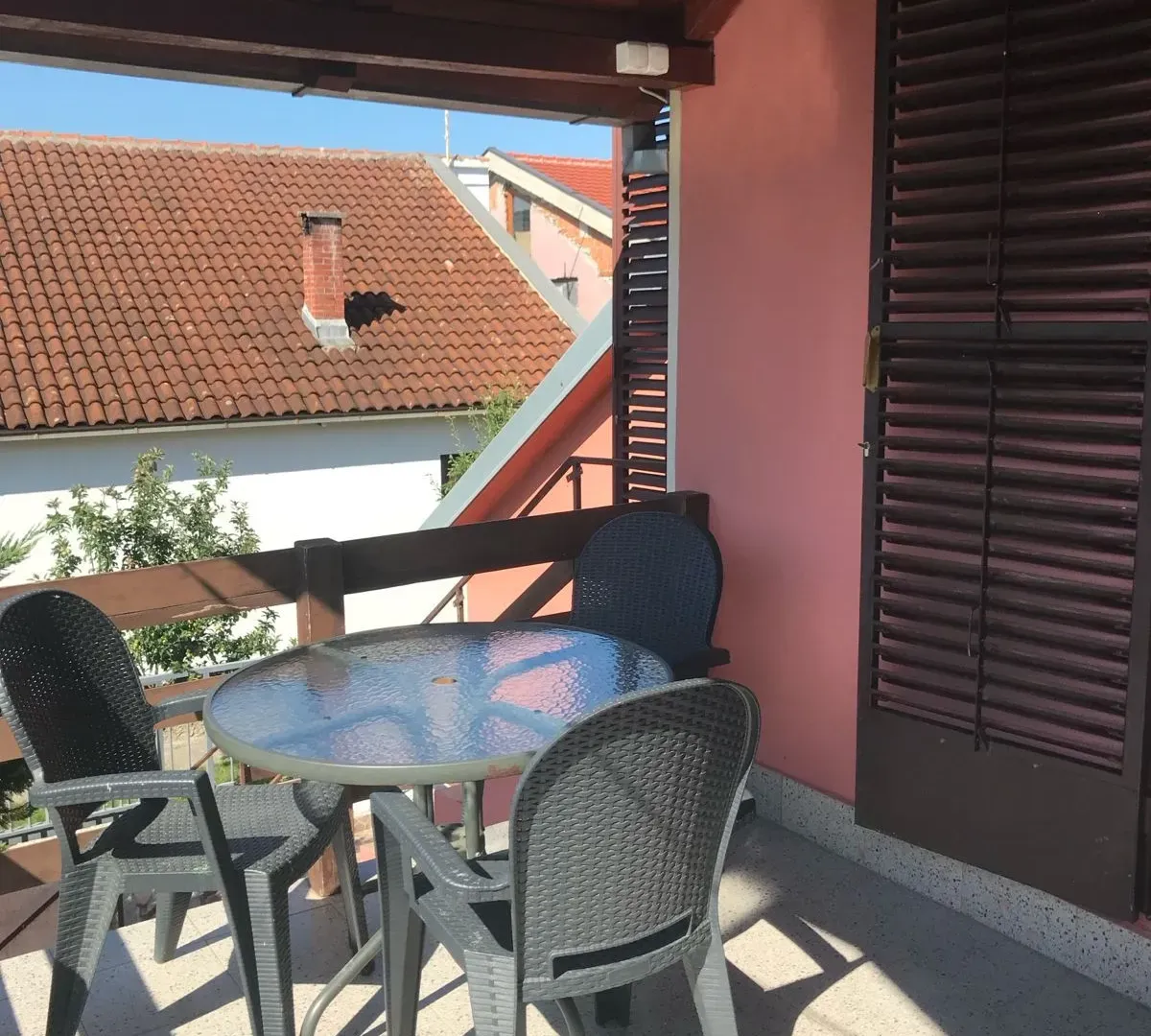 Izdavanje, kuća, 40m², Tološi, Podgorica
