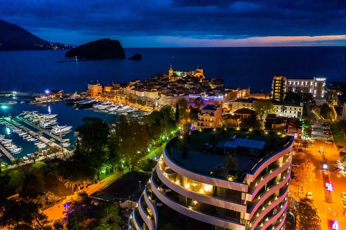Sale, three bedroom apartment, 137m², Centar, Budva