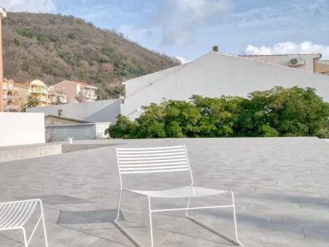 Sale, two bedroom apartment, 85m², Petrovac, Budva - image 4