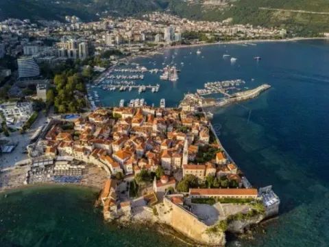 Prodaja, trosoban stan, 86m², Budva, Crna Gora - image 13