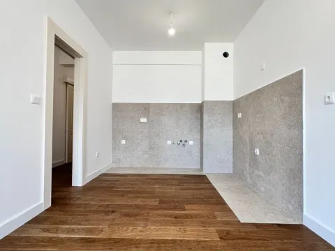 Prodaja, trosoban stan, 115m², Preko Morače, Podgorica - image 4