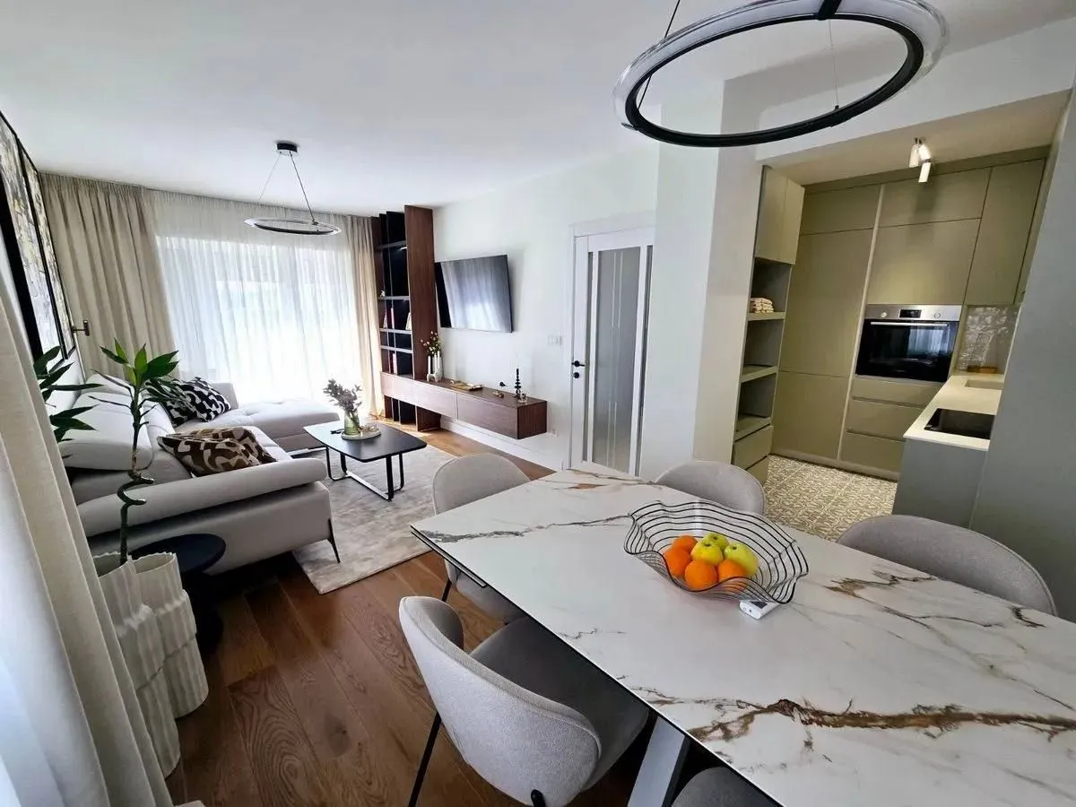 Prodaja, dvosoban stan, 70m², Centar, Tivat