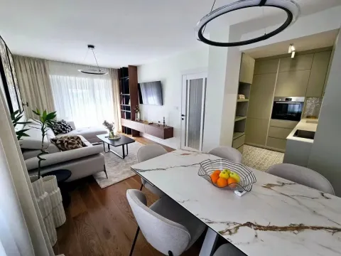 Prodaja, dvosoban stan, 70m², Centar, Tivat - image 2
