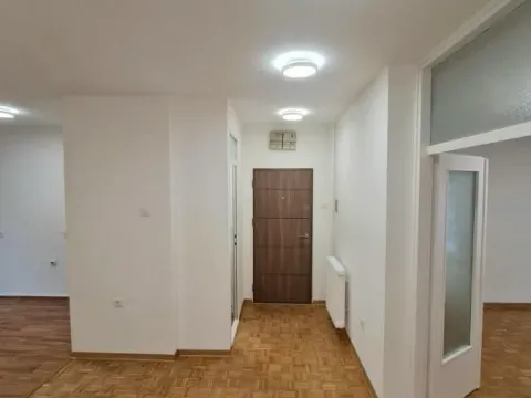 Izdavanje, poslovni prostor, 105m², Centar, Novi Sad - image 7