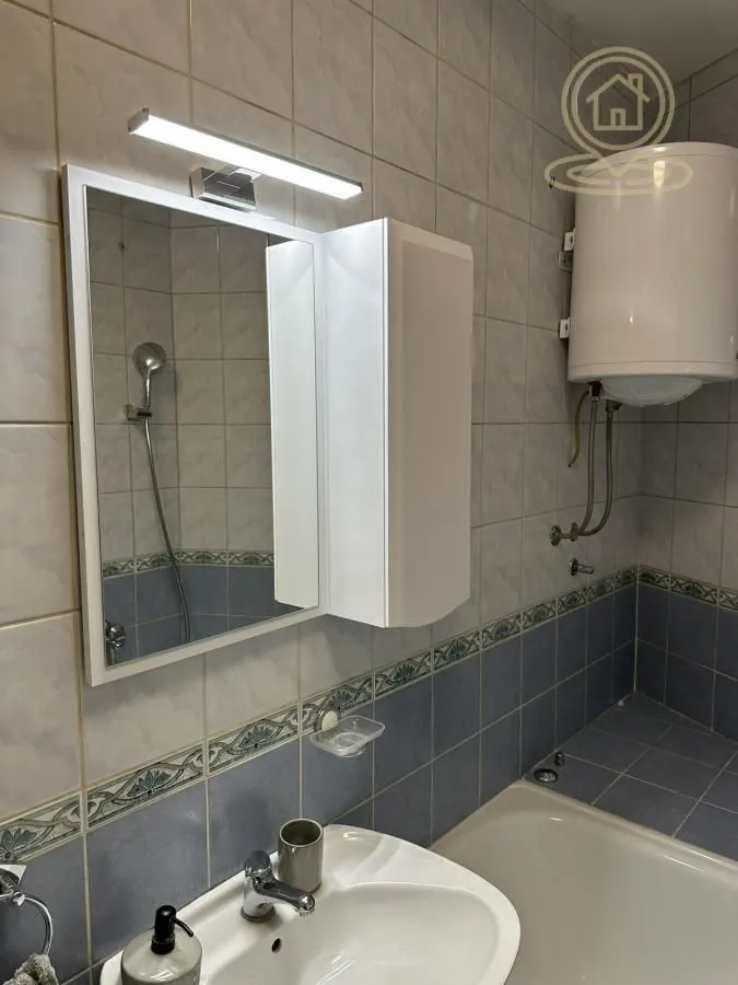 Izdavanje, trosoban stan, 52m², Grbavica, Novi Sad Sve Podlokacije