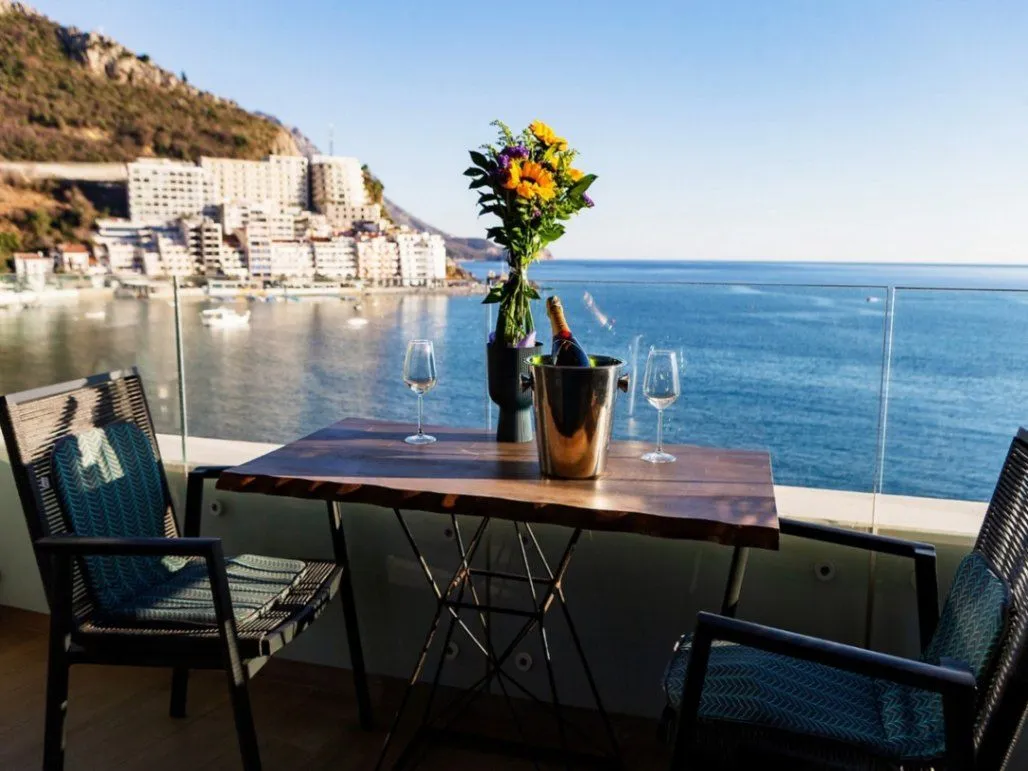 Izdavanje, jednosoban stan, 55m², Bečići, Budva