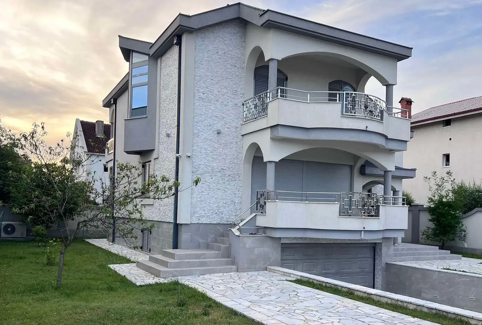 Rent, house, 320m², Zlatica, Podgorica