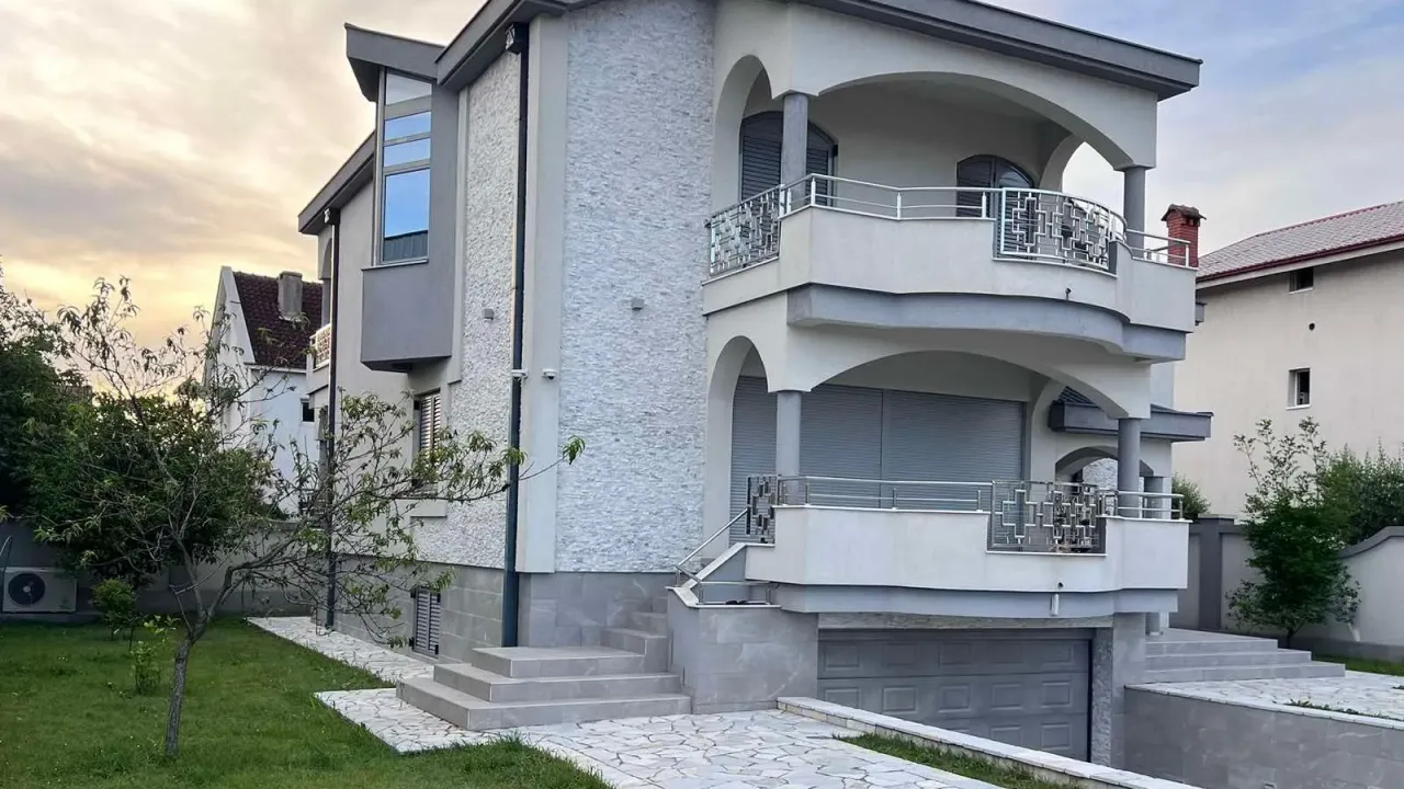 Izdavanje, kuća, 320m², Zlatica, Podgorica