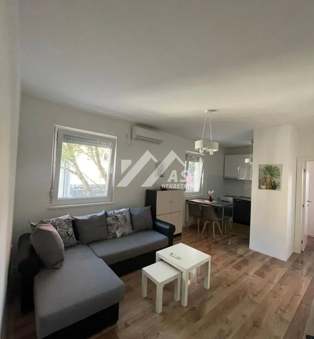 Izdavanje, dvosoban stan, 46m², Bulevar Oslobodjenja, Novi Sad Sve Podlokacije