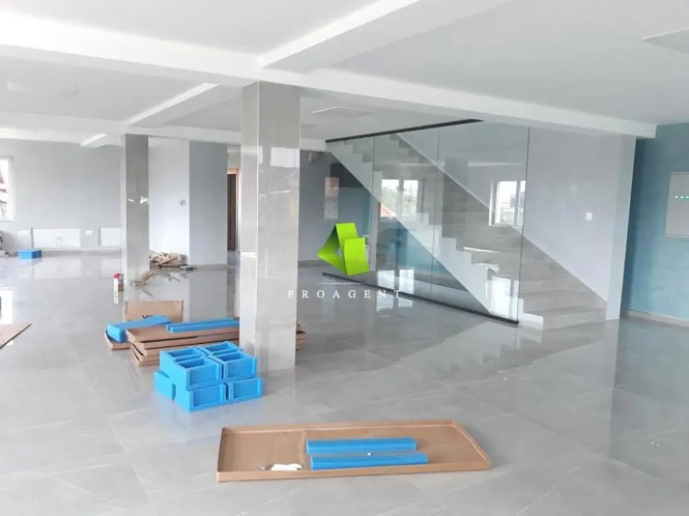 Rent, office space, 260m², Medijana, Niš
