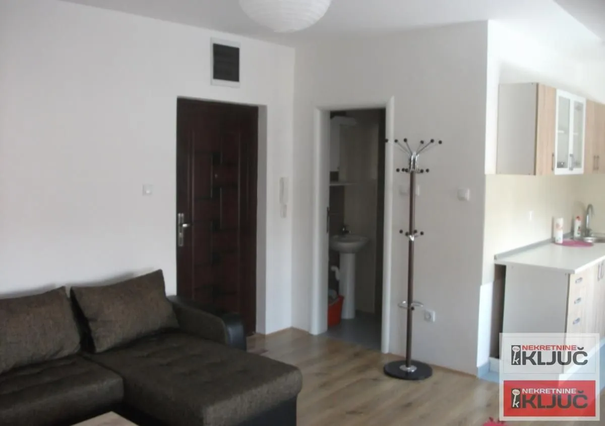 Prodaja, garsonjera, 25m², Bulevar Oslobodjenja, Novi Sad Sve Podlokacije