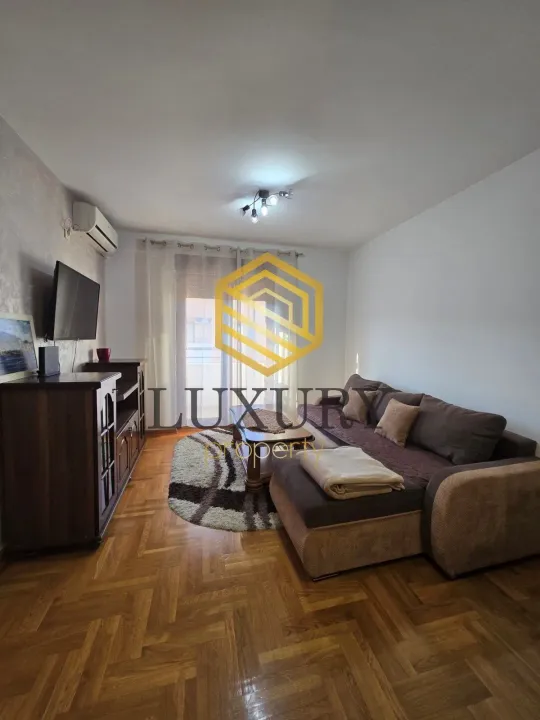 Izdavanje, jednosoban stan, 42m², Stari Aerodrom, Podgorica