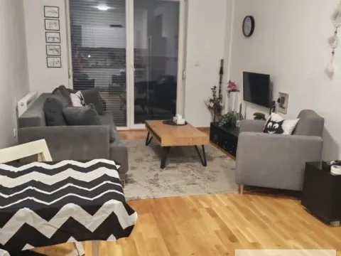 Stan in Novi Banovci