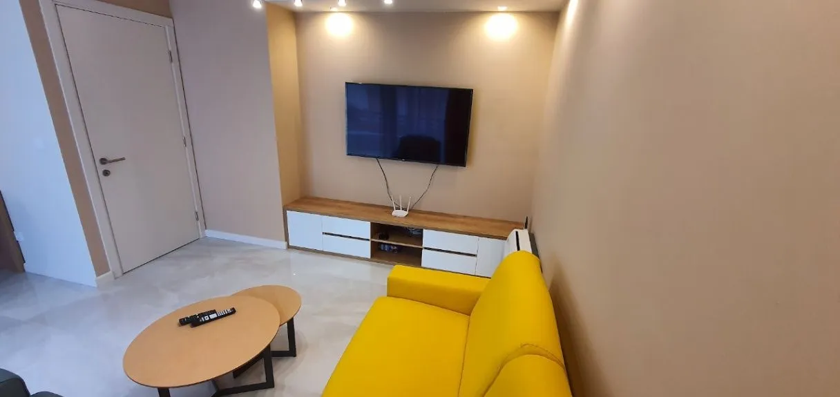 Izdavanje, dvosoban stan, 55m², Kalimanj, Tivat