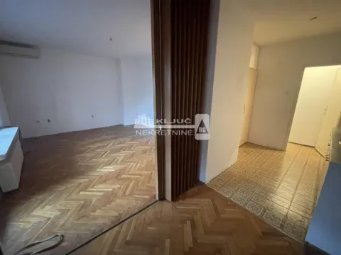 Prodaja, trosoban stan, 77m², Kalenić Pijaca, Vračar Sve Podlokacije - image 14