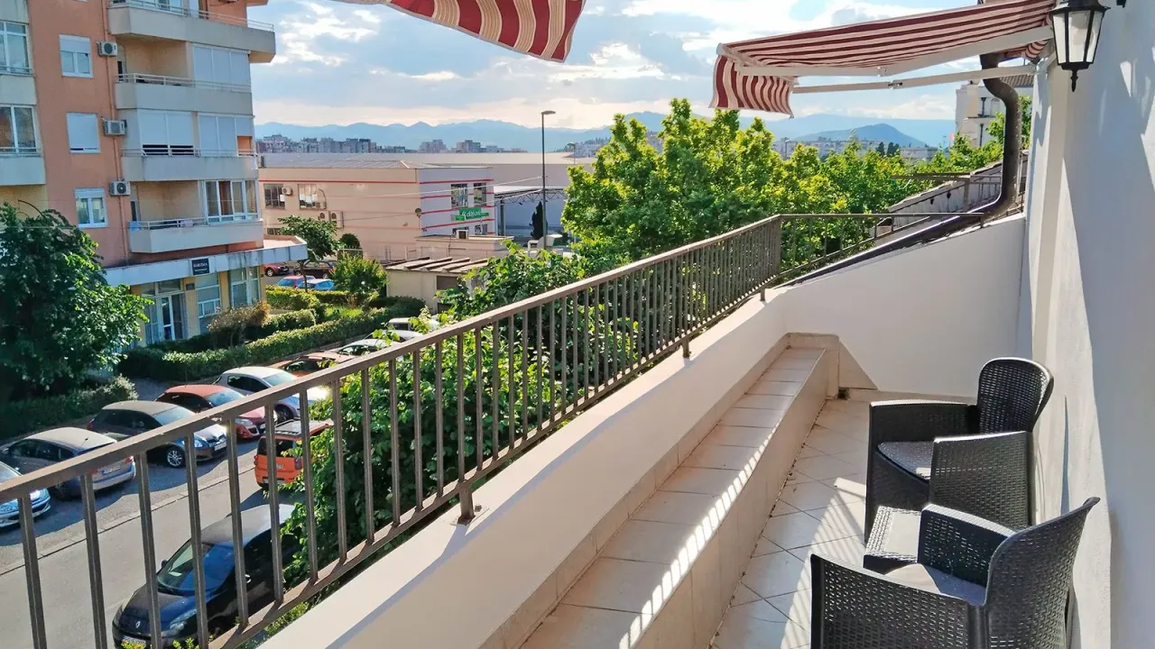 Izdavanje, garsonjera, 45m², Stari Aerodrom, Podgorica