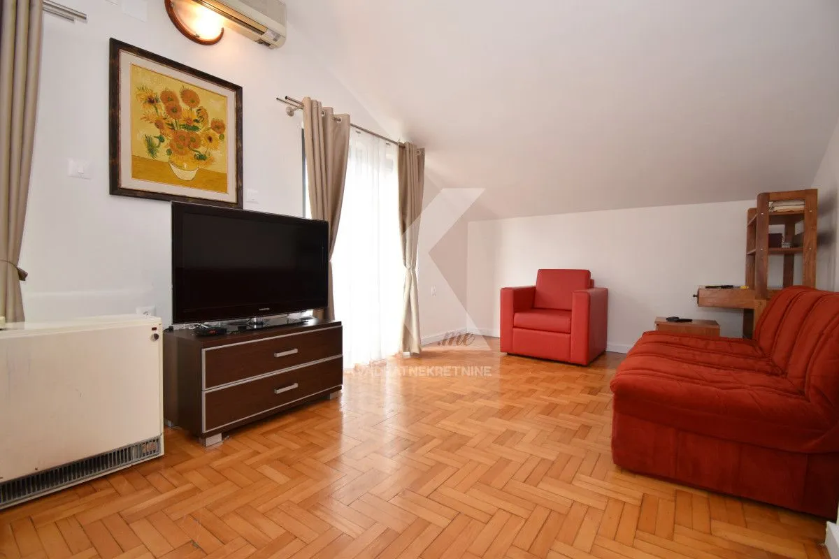 Izdavanje, jednosoban stan, 71m², Vezirov Most, Podgorica