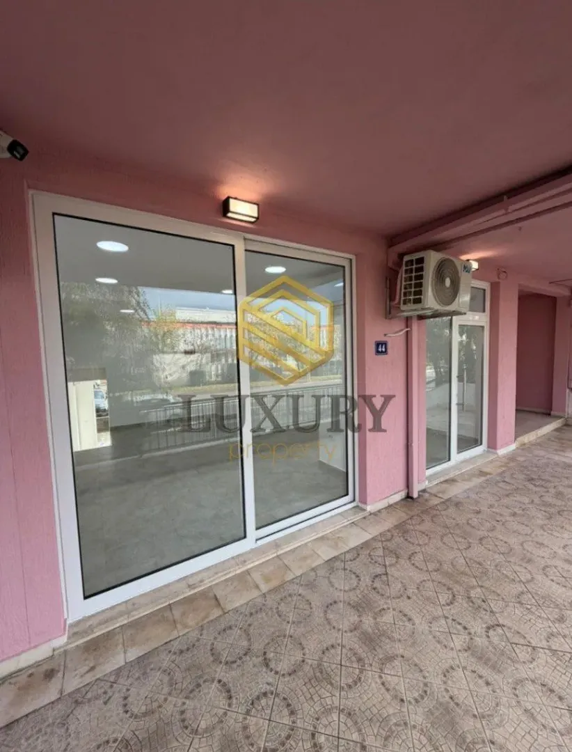 Izdavanje, poslovni prostor, 57m², 1 maj, Podgorica