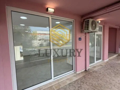 Izdavanje, poslovni prostor, 57m², 1 maj, Podgorica - image 9
