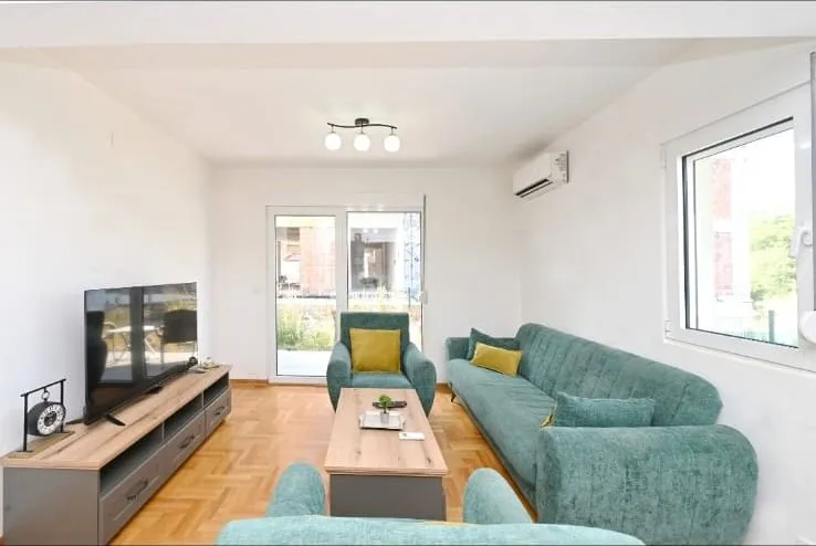Rent, two bedroom apartment, 71m², Radanovići, Kotor