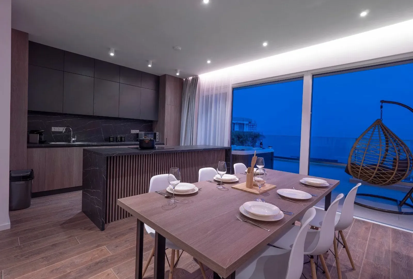 Sale, two bedroom apartment, 140m², Bečići, Budva
