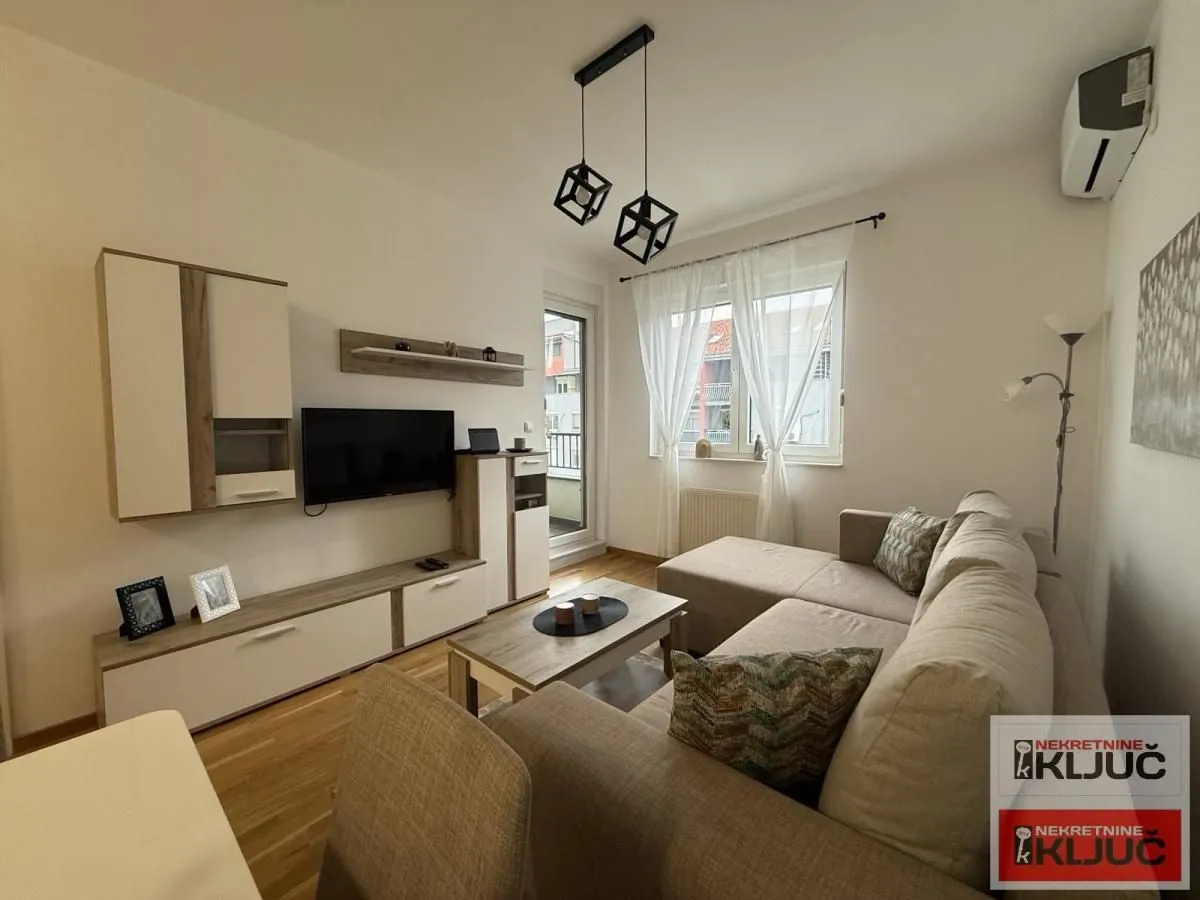Izdavanje, jednosoban stan, 37m², Bulevar Evrope, Novi Sad Sve Podlokacije