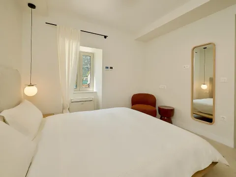 Izdavanje, kuća, 200m², Dobrota, Kotor - image 20