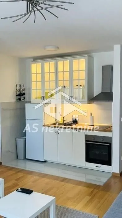 Izdavanje, dvosoban stan, 42m², Gradska Bolnica, Zvezdara Sve Podlokacije