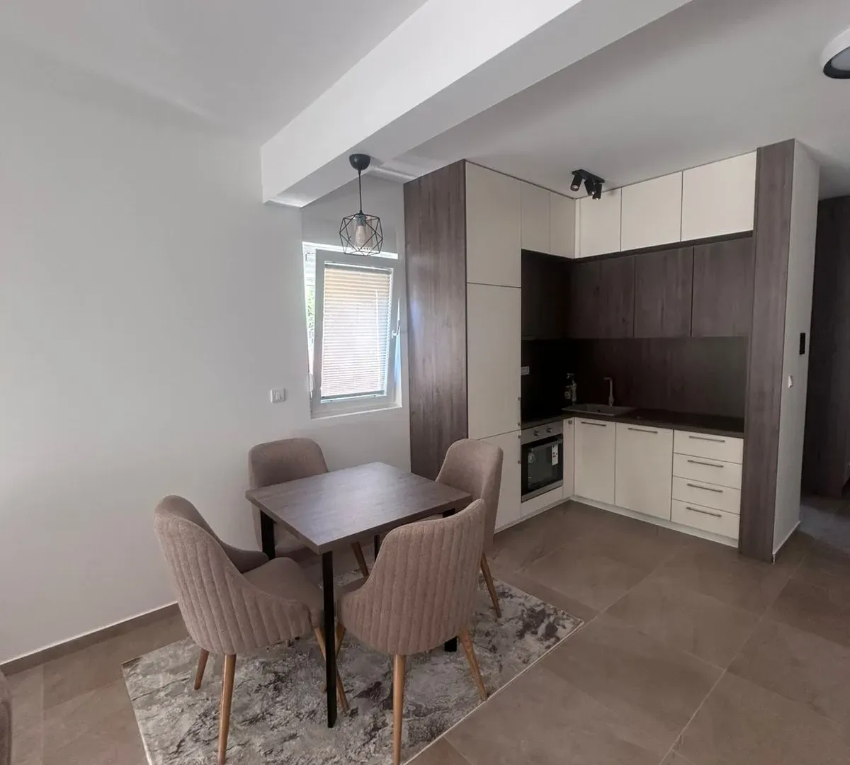 Izdavanje, jednosoban stan, 47m², Centar, Budva