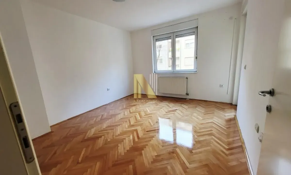 Izdavanje, poslovni prostor, 38m², Podbara, Novi Sad Sve Podlokacije