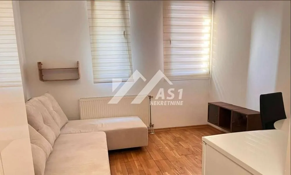 Izdavanje, stan, 16m², Centar, Novi Sad