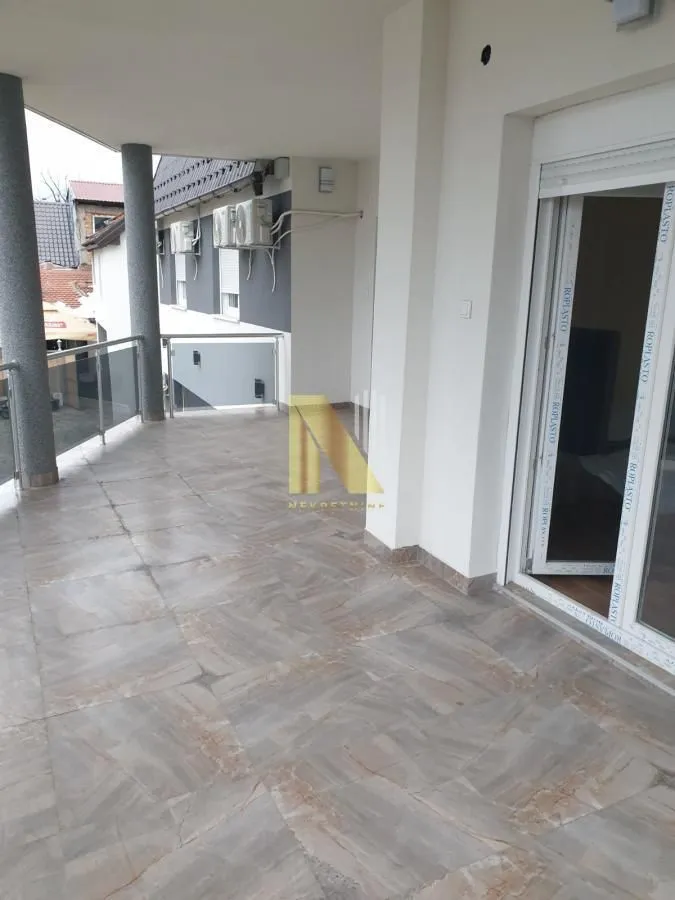 Rent, office space, 550m², Petrovaradin, Novi Sad