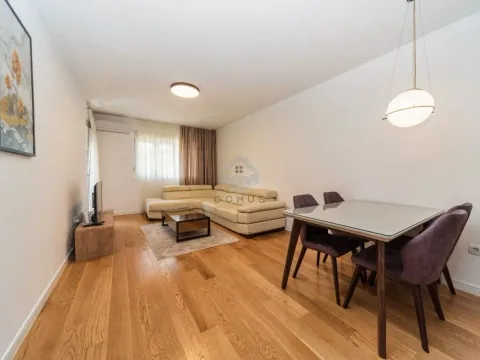 Izdavanje, dvosoban stan, 70m², Central Point, Podgorica - image 1