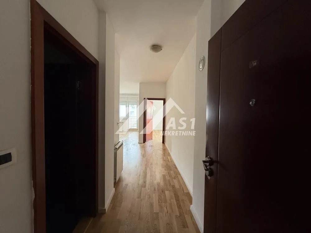 Izdavanje, četvorosoban stan, 80m², Bulevar Oslobodjenja, Novi Sad Sve Podlokacije