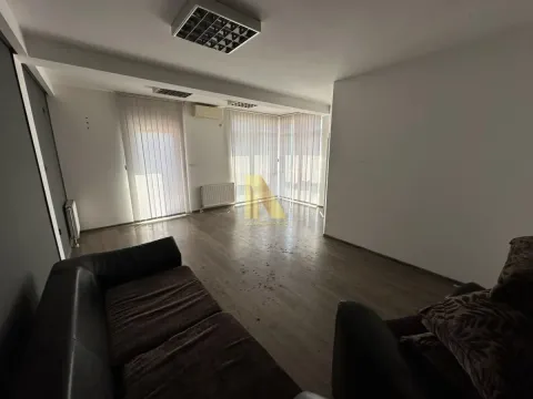 Izdavanje, poslovni prostor, 900m², Veternik, Novi Sad Sve Podlokacije - image 5