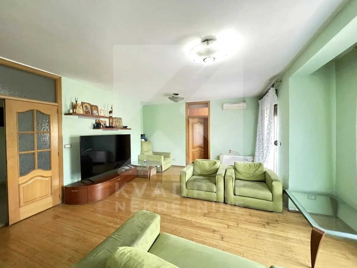 Prodaja, petosoban stan, 193m², Preko Morače, Podgorica