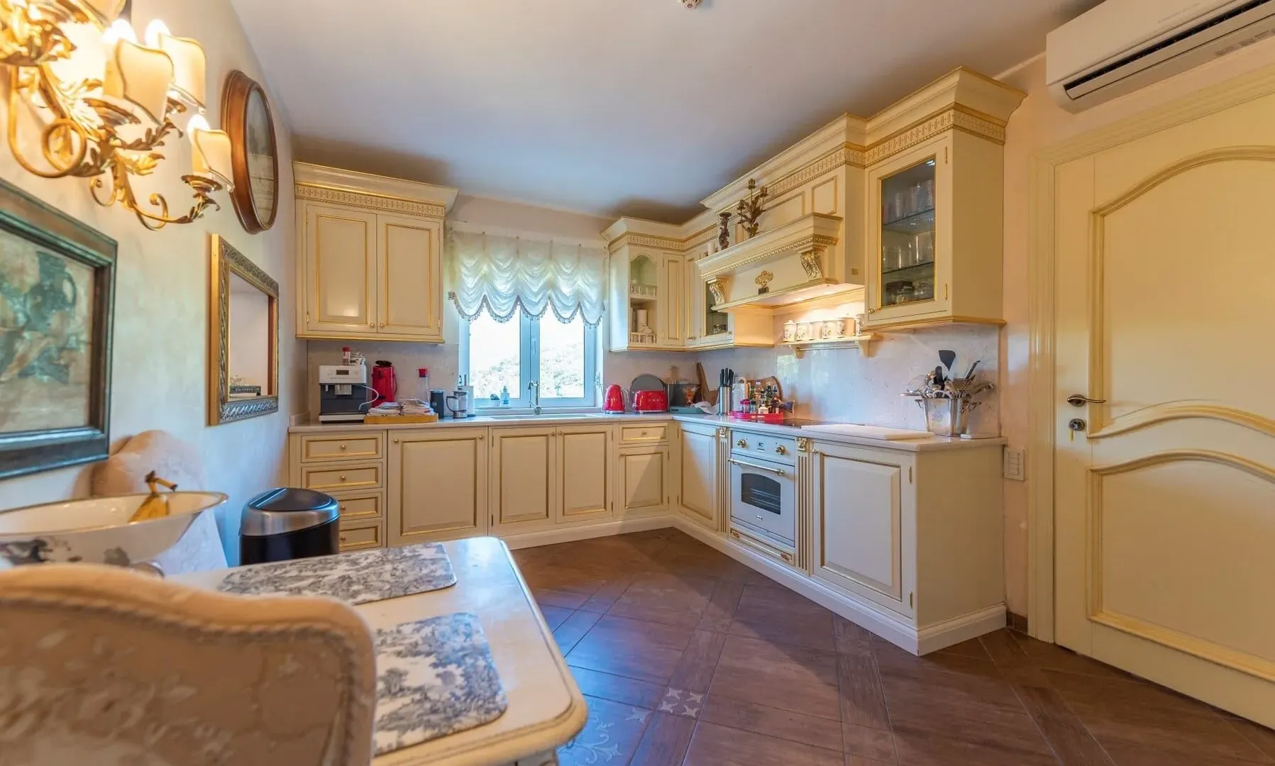Sale, house, 485m², Sveti Stefan, Budva