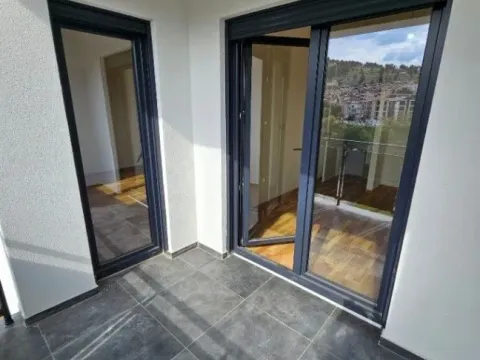 Prodaja, dvosoban stan, 64m², Centar, Podgorica - image 12