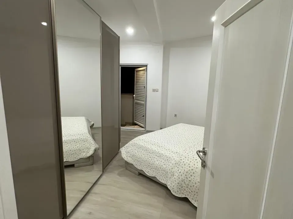 Izdavanje, jednosoban stan, 54m², Risan, Kotor