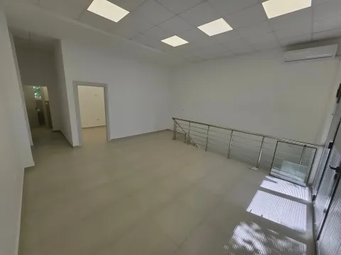 Izdavanje, poslovni prostor, 115m², Blok 9, Podgorica - image 2