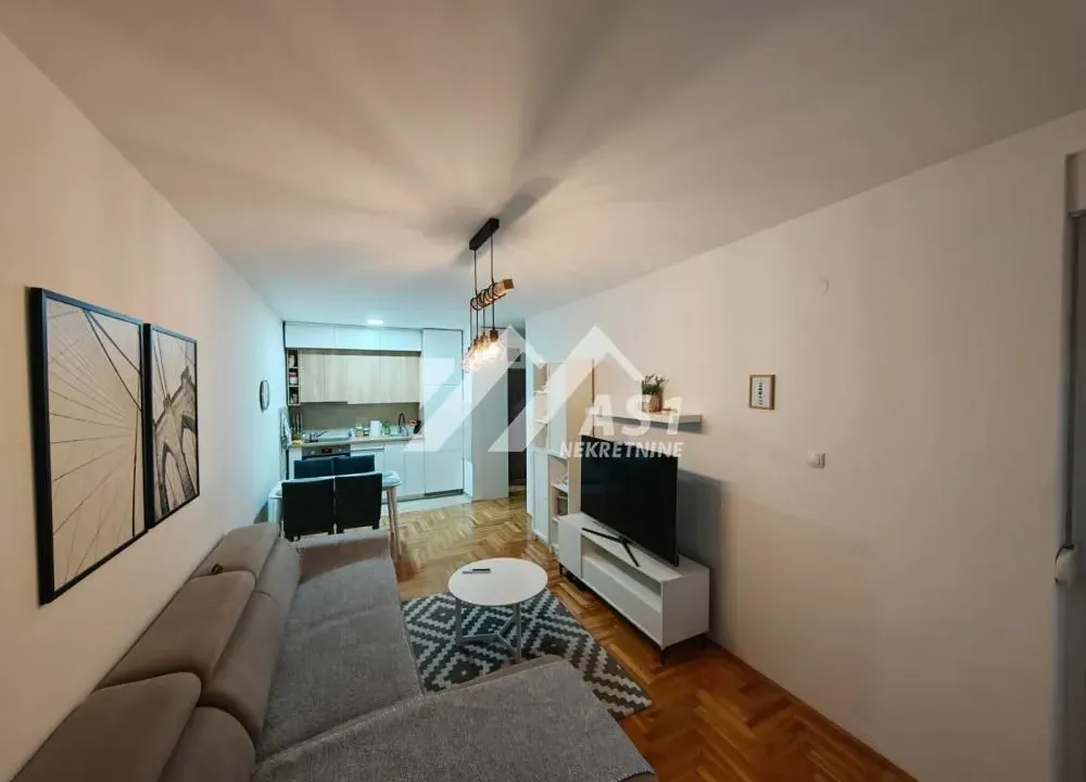 Izdavanje, dvosoban stan, 42m², Salajka, Novi Sad Sve Podlokacije