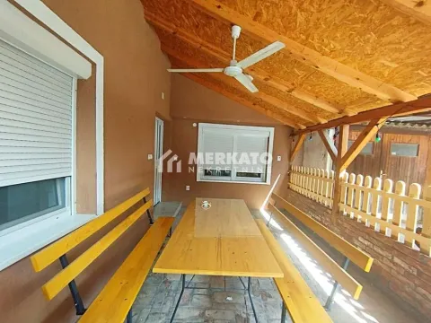 Izdavanje, trosoban stan, 55m², Centar, Zrenjanin - image 2
