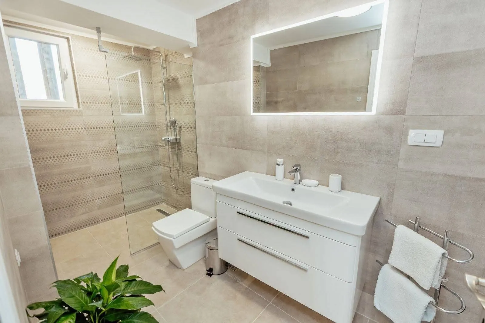 Rent, two bedroom apartment, 67m², Centar, Tivat
