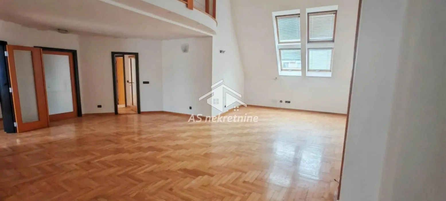 Prodaja, stan, 207m², Kalenić Pijaca, Vračar Sve Podlokacije