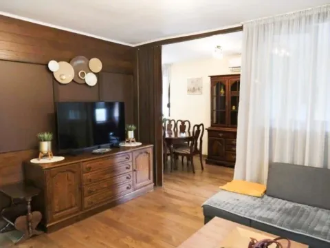 Rent, two bedroom apartment, 77m², Blok 5, Podgorica - image 10