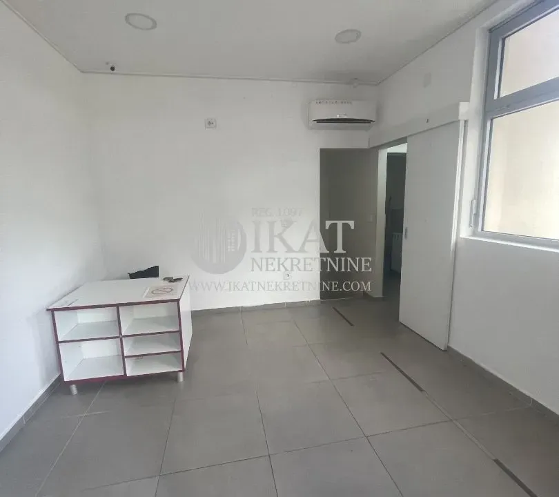 Izdavanje, poslovni prostor, 38m², Žarkovo, Beograd