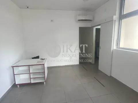 Izdavanje, poslovni prostor, 38m², Žarkovo, Beograd