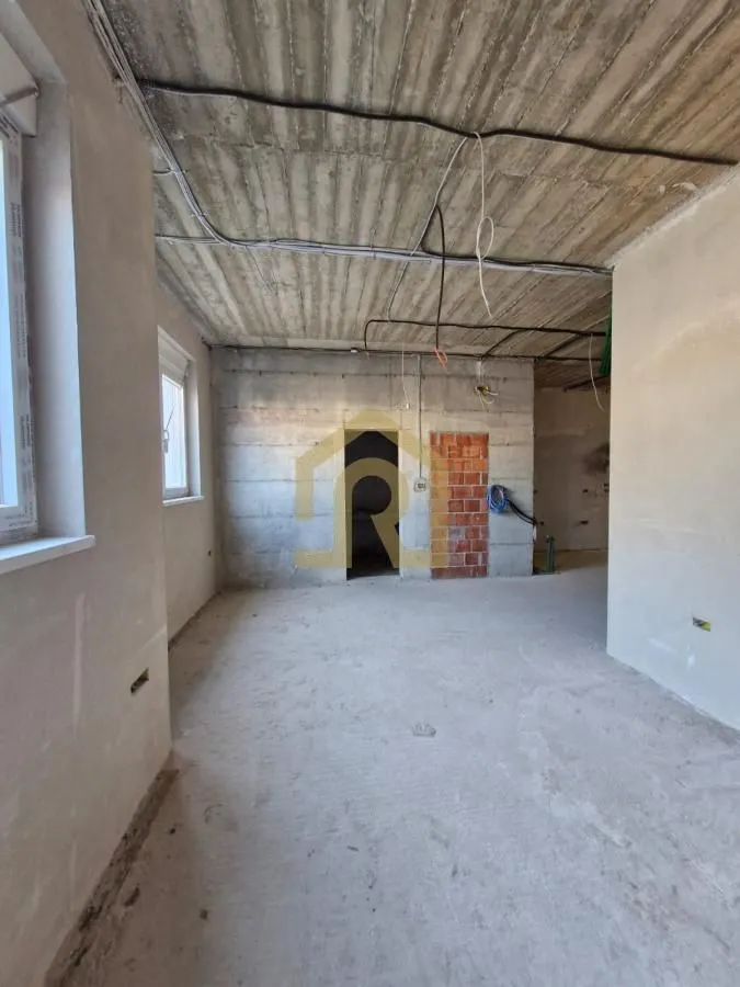 Izdavanje, poslovni prostor, 85m², Zemun Centar, Zemun Sve Podlokacije